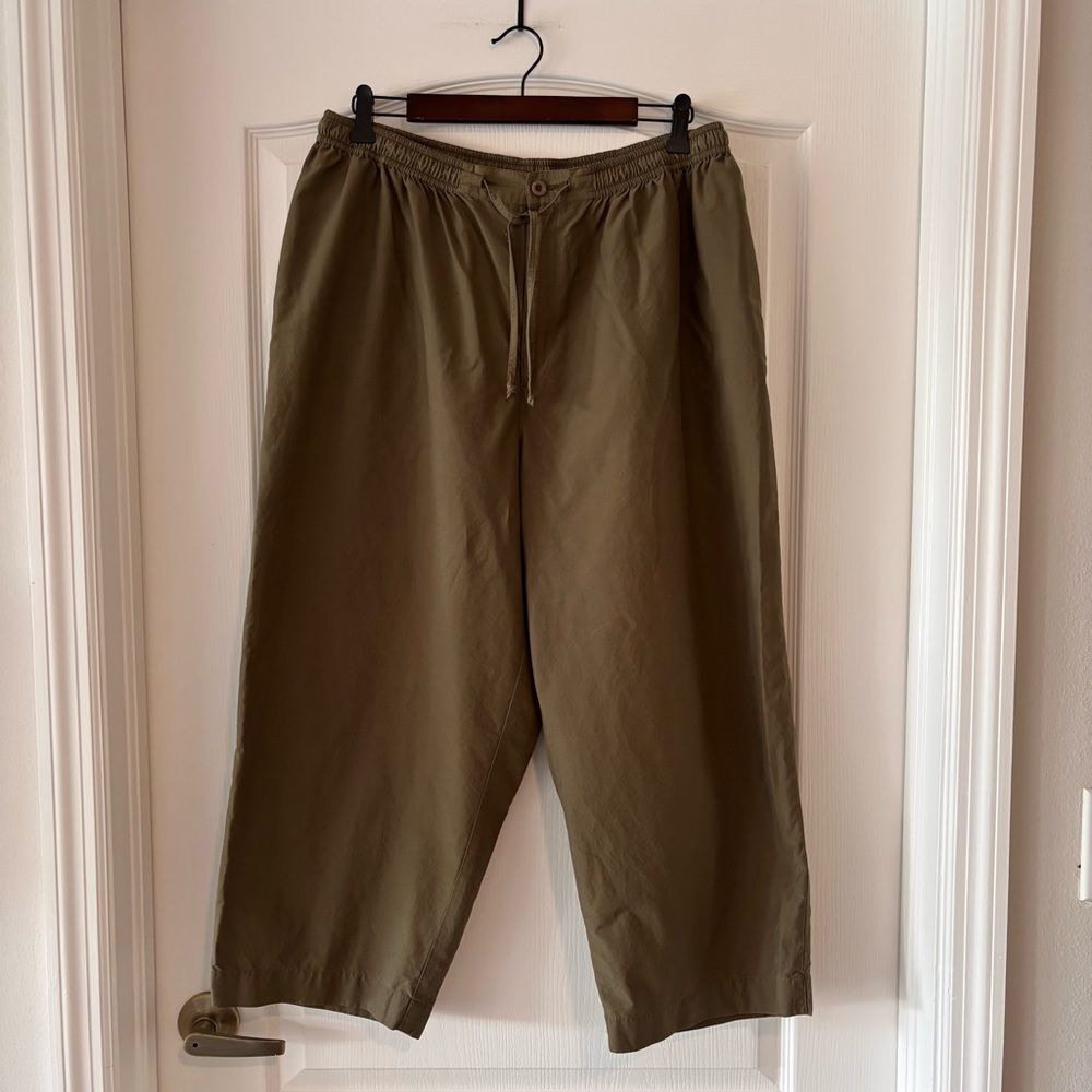 Liz Claiborne Pull On Capri Pants